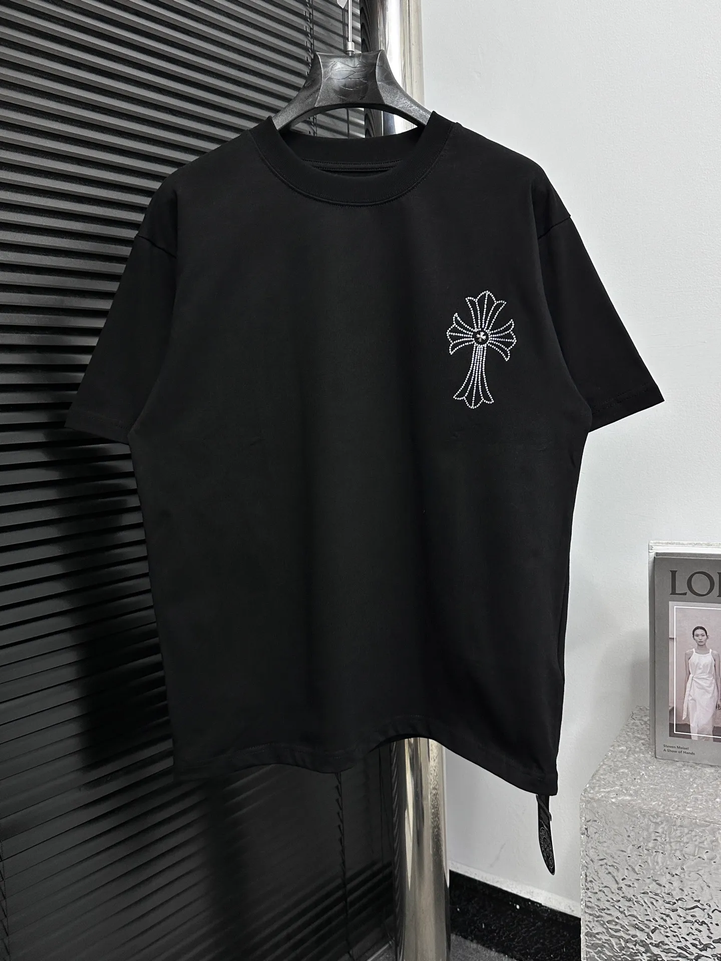 🅿️190 【ChromeHearts】Chrome Hearts 25ss round neck T-shirt Original fabric Official same style Short-sleeved T-shirt Customized 280g vat-dyed fabric Very comfortable to the touch Latest brick cabinet synchronization for spring and summer Fashionable and personalized Super versatile and good-looking Suitable for both men and women A must-have item Tag Collar label Washed wheat Complete with three standards Color: Black White Size: XS-L